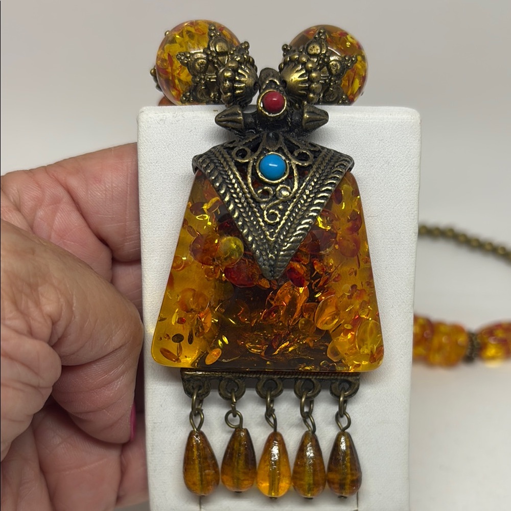Incredible statement necklace with faux amber beads - Picture 4 of 15